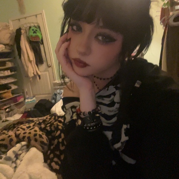 hihi 🖤 - Picture 3 of 6